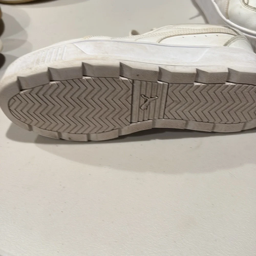 Puma - Karmen Rebelle women’s sneakers.  Platform sole. Size 9.  White